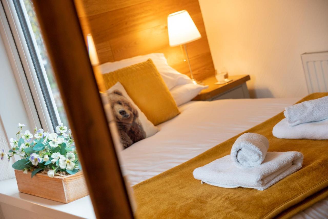 Woodland Cottage - Private Courtyard - Pet Friendly Retreat In The Heart Of Уиндермир Экстерьер фото